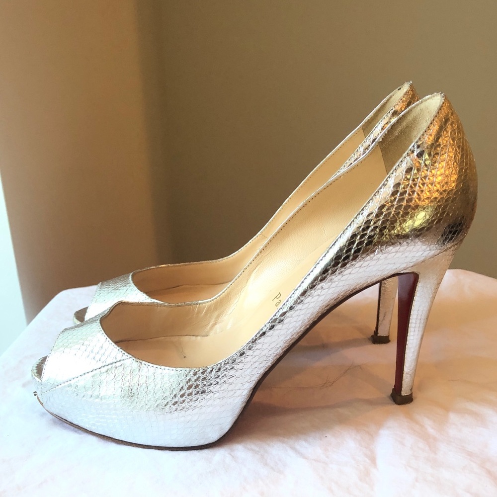 Christian Louboutin Very Prive Silver Pumps sz 37